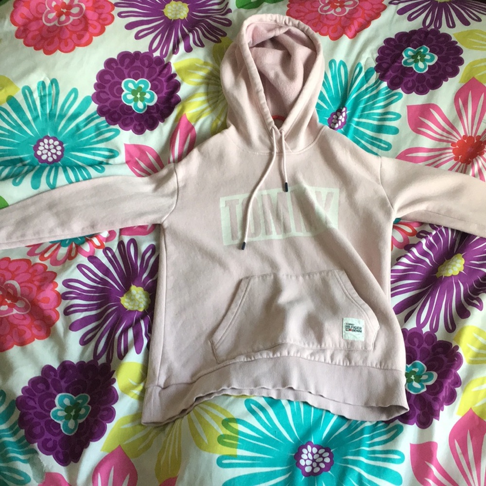 Tommy Hilfiger hoodie fits in girls size XL